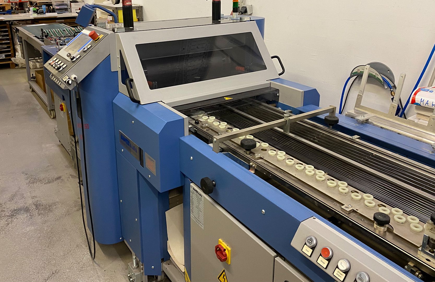 Bild einer Maschine für Stanzen, Anstanzen, Perforieren etc.